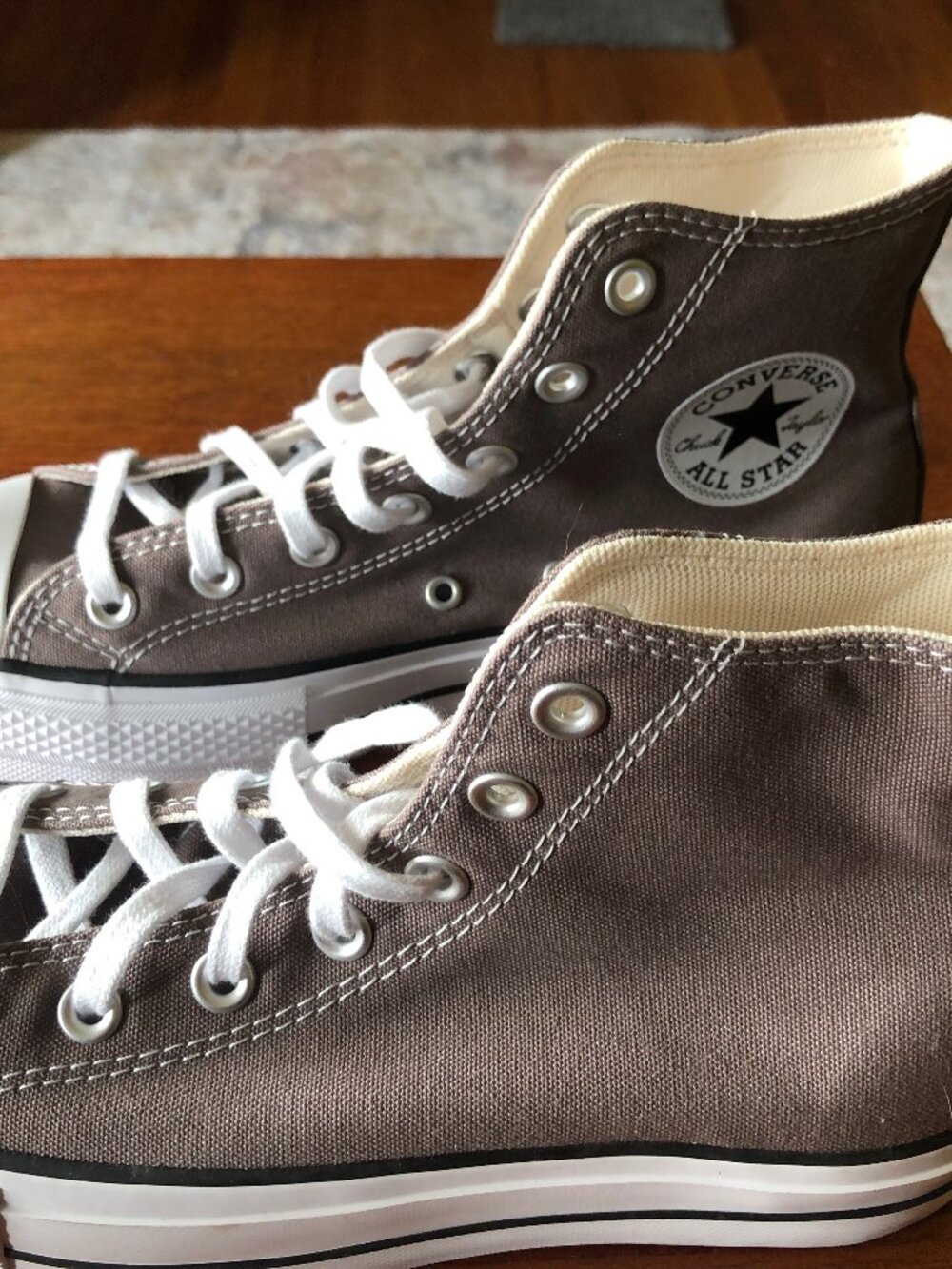 New Converse Mauve high top platform sneakers womens 8 (need new shoelaces)